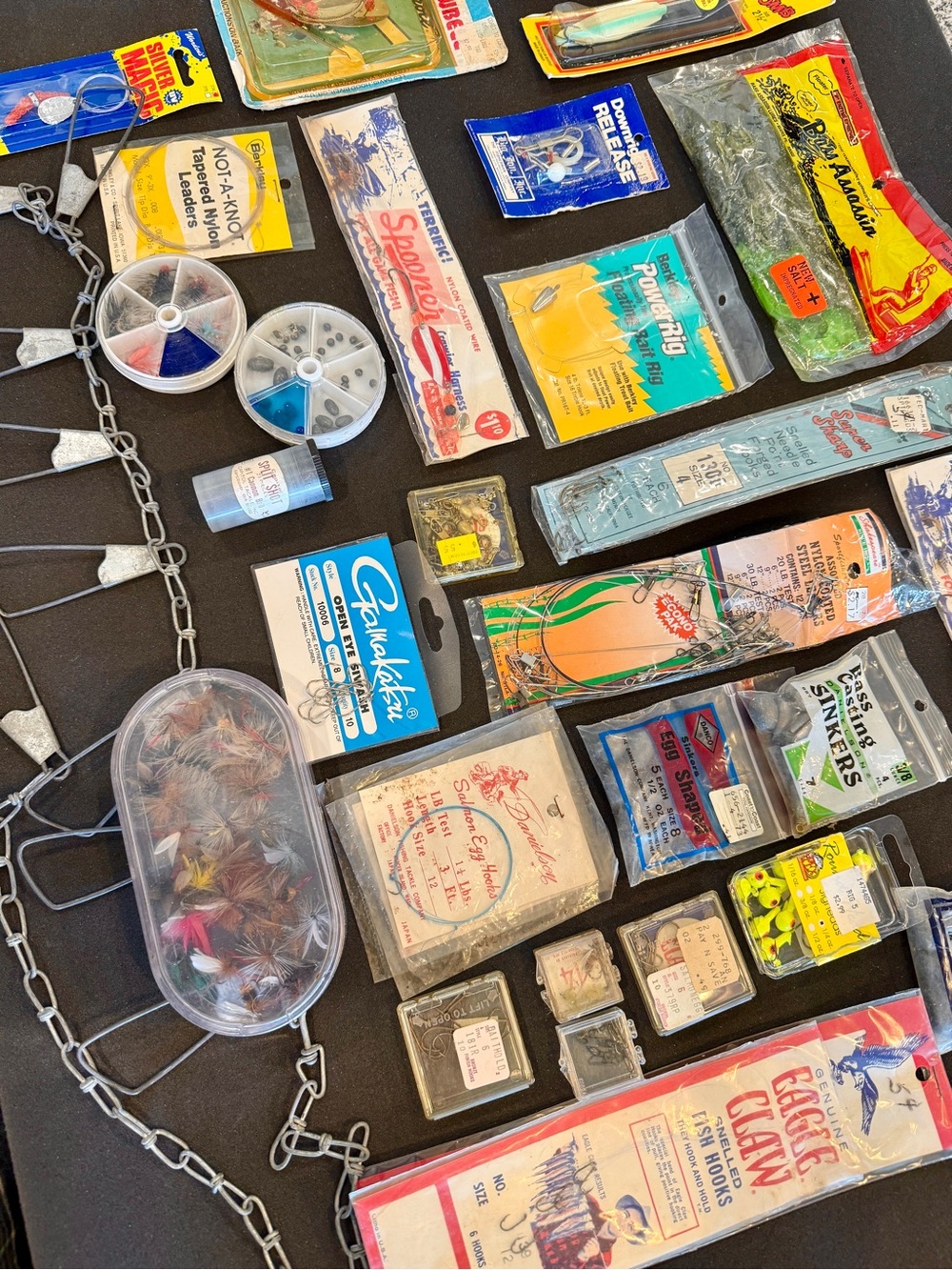 UMCO Vintage Aluminum Tackle Box - Asst Lures, Flies and Fishing Equipment - Picture 5 of 6